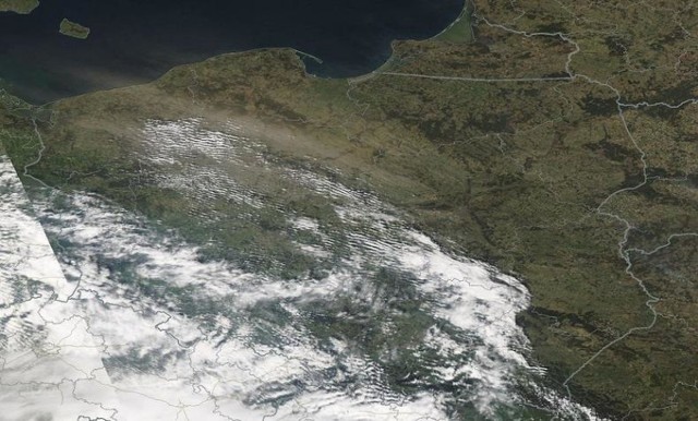 Pył znad Sahary nad Polską widoczny jest na zdjęciach satelitarnych opublikowanych przez NASA.