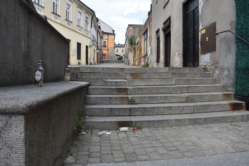 Wielkie Schody to prawdziwe miejsce wstydu w Tarnowie
