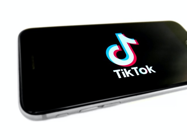 Nowa funkja TikTok sprawia, że aplikacja jest jeszcze bardziej konkurencyjna dla YouTube.