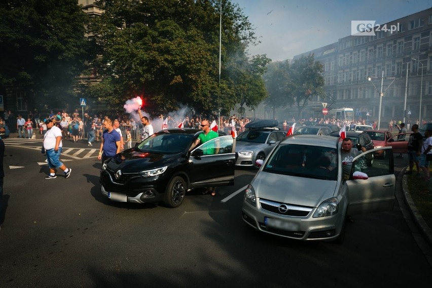 Odpalili race w 75. rocznicę Powstania Warszawskiego. Szczecin w Godzinę "W" [WIDEO, ZDJĘCIA]