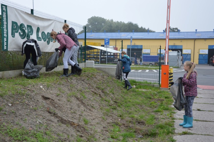 Dzieci z SP nr 8 brały udział w akcji sprzątania świata.