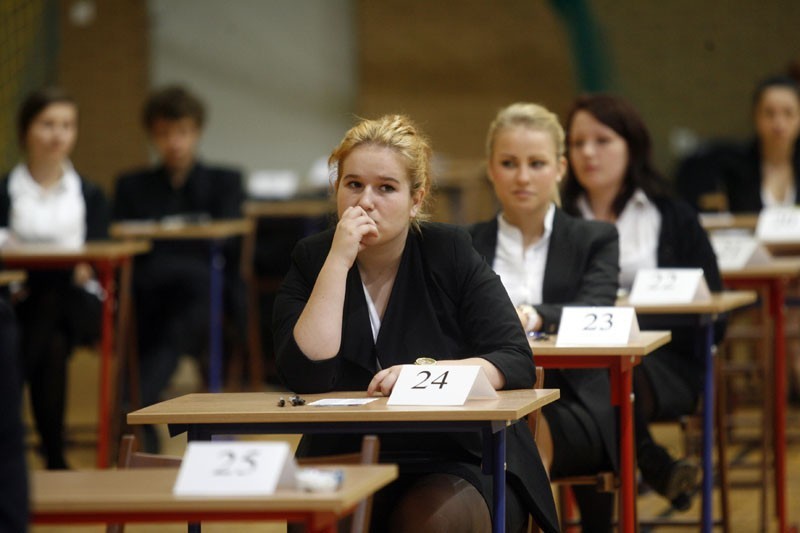 Legnica: Uczniowie rozpoczęli Egzamin Maturalny(ZDJĘCIA)