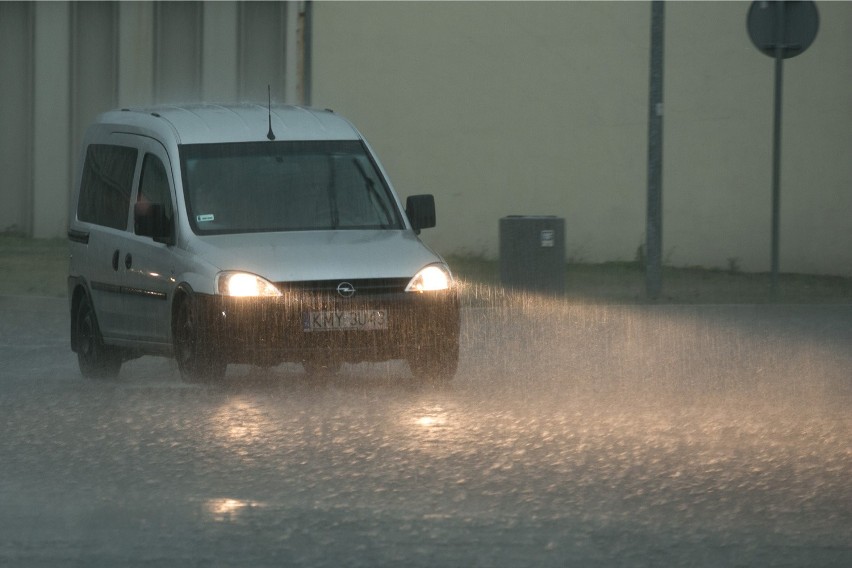 16.08.2015 krakow
burza opad deszczu ulewa centrum handlowe...