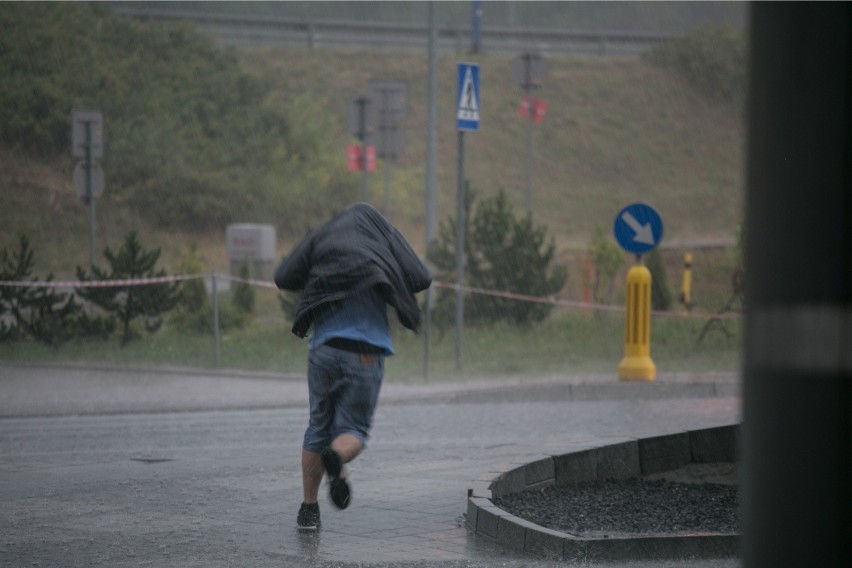 16.08.2015 krakow
burza opad deszczu ulewa centrum handlowe...