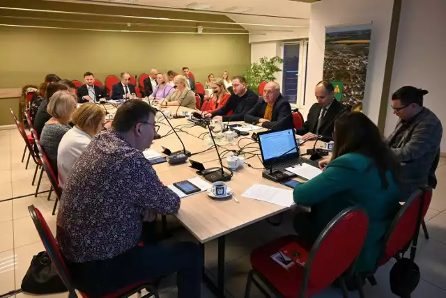 Podczas ostatniej sesji radni gminy Pszczółki przyjęli budżet na rok 2024. Ponad 35 mln złotych przeznaczono na inwestycje