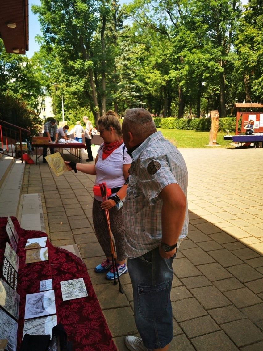 Kolejna Giełda Kolekcjonerska w Busku - Zdroju rozpoczęta. Prawdziwe cudeńka można znaleźć na stoiskach przy centrum kultury (ZDJĘCIA)