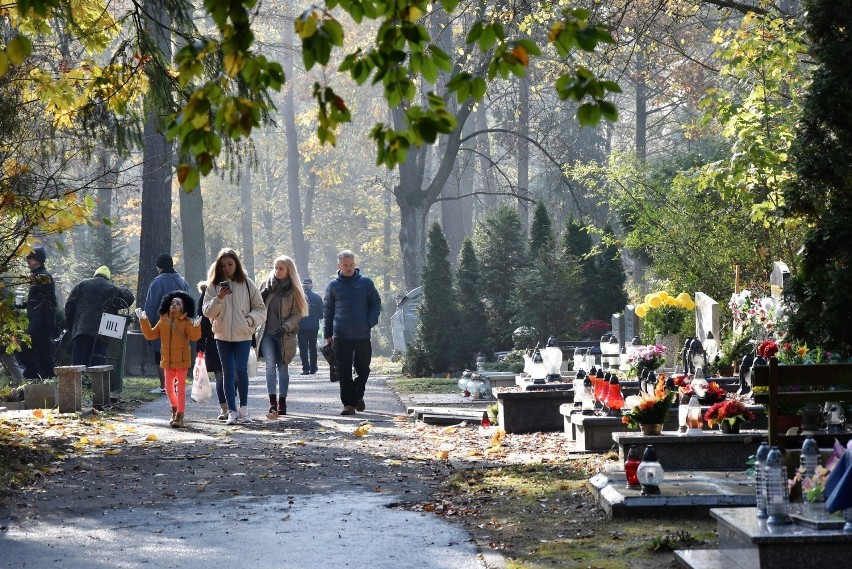 Wszystkich Świętych 2019 w Opolu. Tradycyjnie, największy...