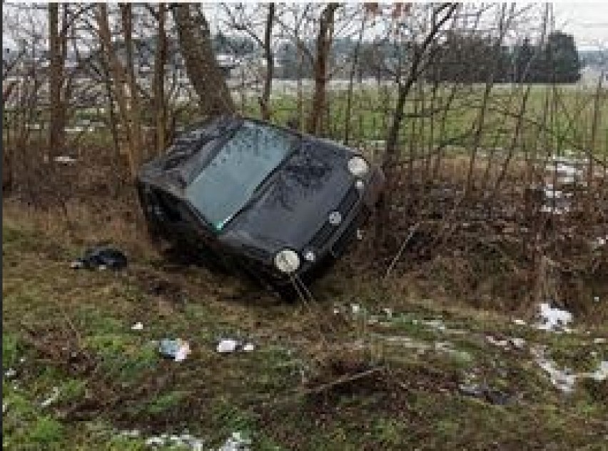 Kolizja na DK 12 w rejonie Korytnicy. Volkswagen wylądował w...