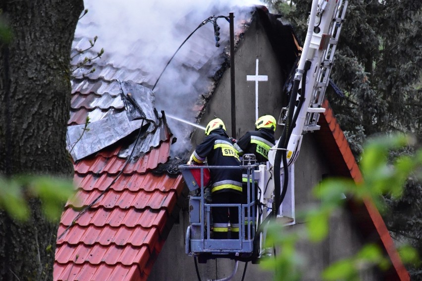 Relacja z pożaru plebanii w Gorzycach (gmina Żnin).