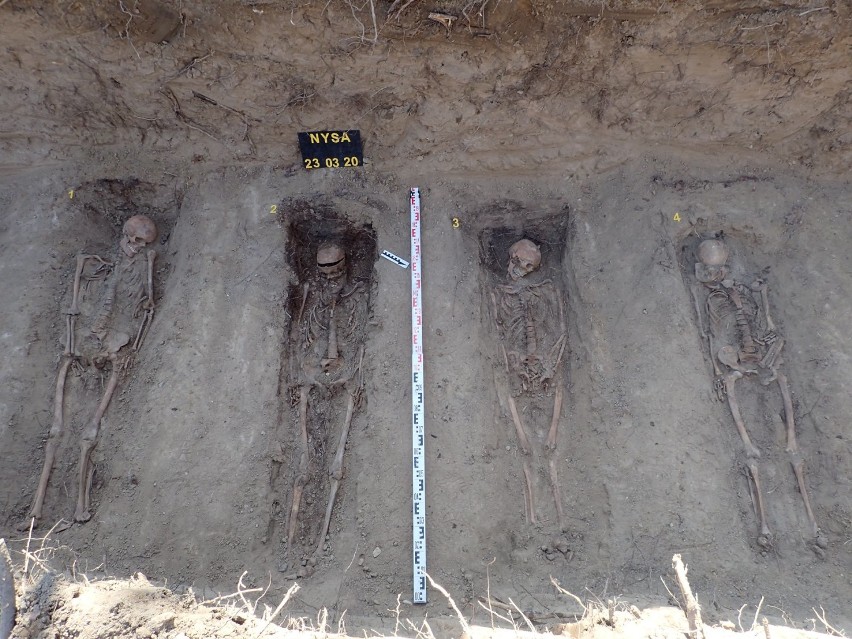 Szczątki ponad 300 niemieckich żołnierzy ekshumowano w Nysie