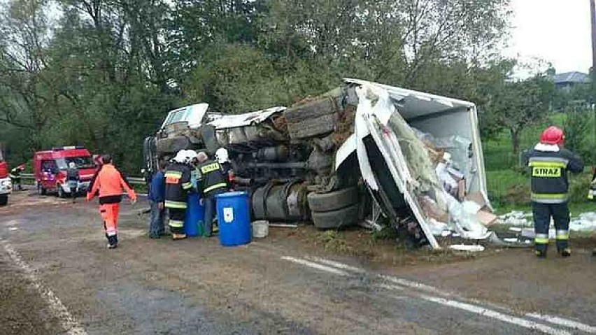 Wypadek w Jasienicy Rosielnej. Tir zderzył się z...