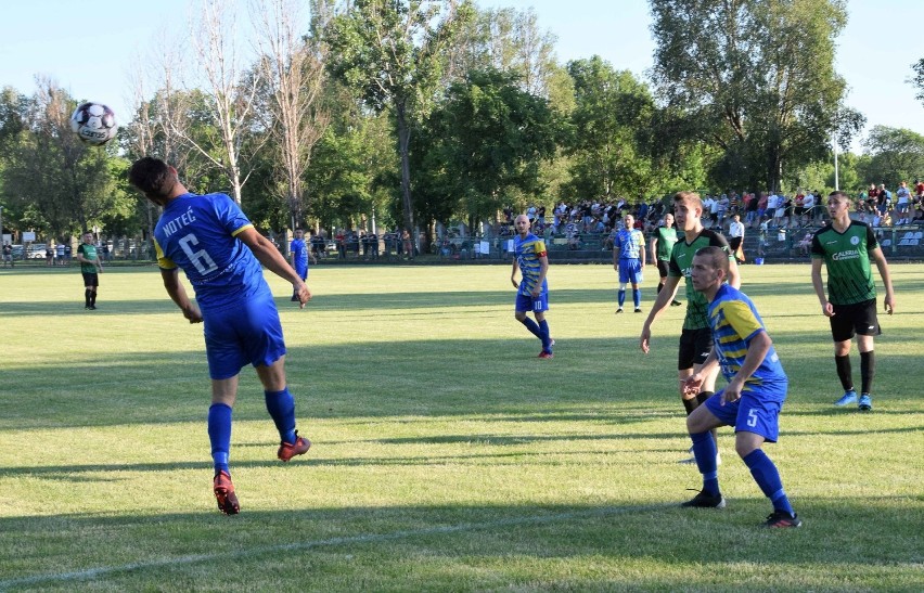 Inowrocław. Piłka nożna. MKP Noteć Inowrocław wygrywa z Dębem Bąkowo 5:2 i awansuje do V ligi. Zdjęcia