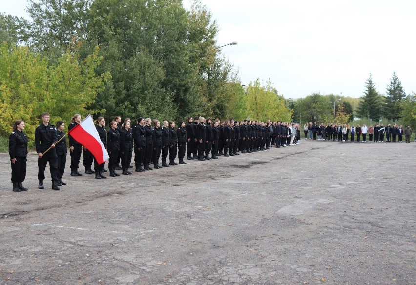 Ślubowanie uczniów II klasy Policyjnego Liceum...