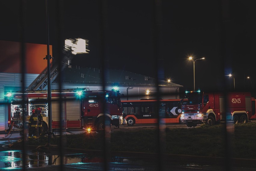 Pożar autobusu miejskiego na myjni w Ostrowcu Świętokrzyskim