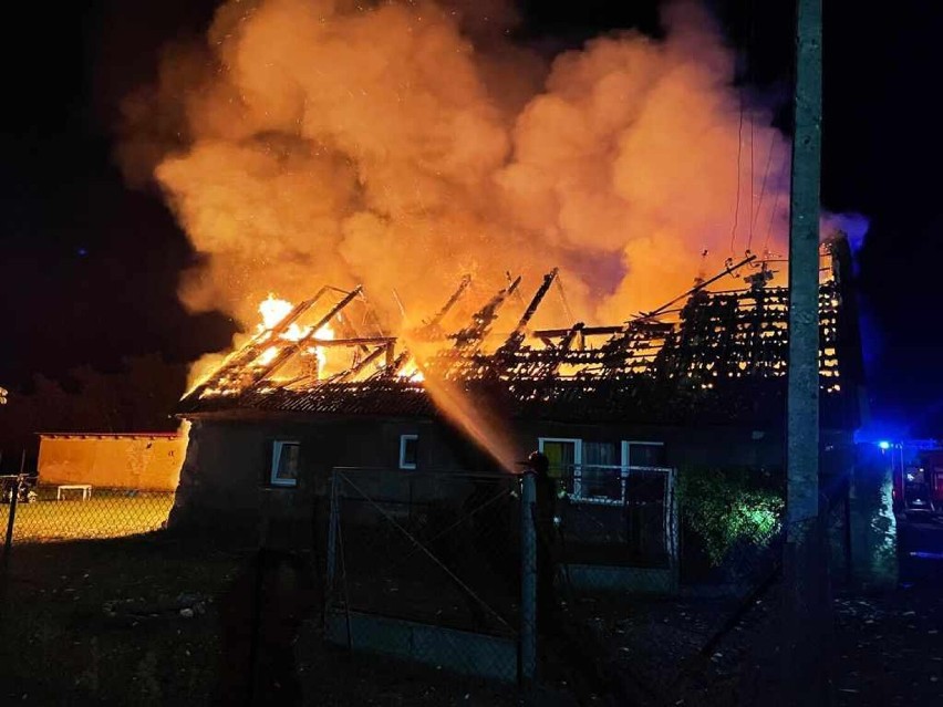 Pożar dachu domu w Sulinowie.