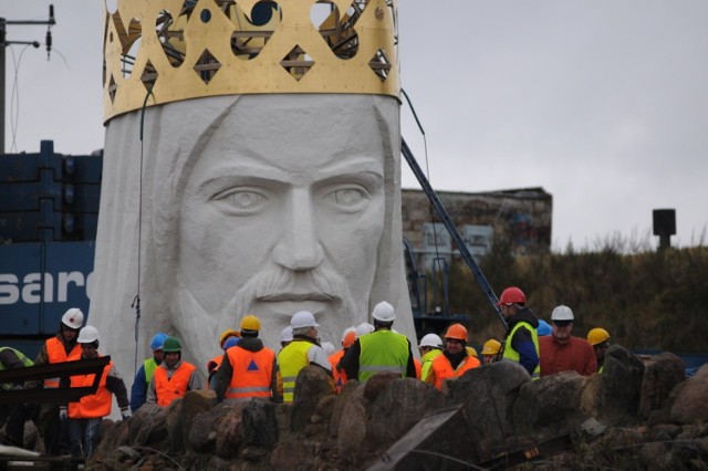 Tak w listopadzie 2010 roku zakończyła się budowa pomnika Jezusa Chrustusa Króla Wszechświata w Świebodzinie