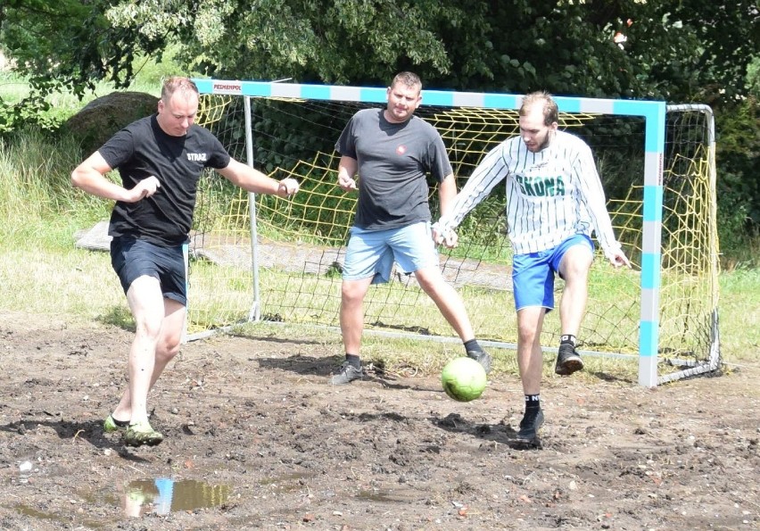 Kręcko, 10 lipca 2021. Turniej piłki nożnej błotnej w ramach...