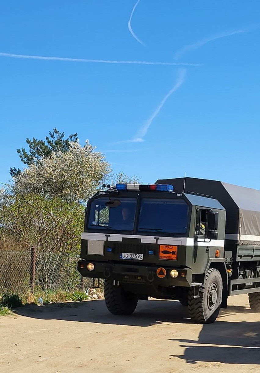 Malbork. Niewybuch z drugiej wojny znaleziony na terenie budowy domu wielorodzinnego. Saperzy zabrali go na poligon