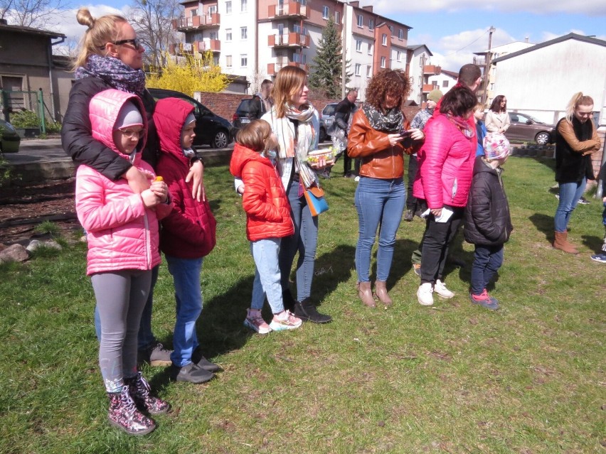 W sobotę, 16 kwietnia przed Domem Harcerza w Brodnicy...