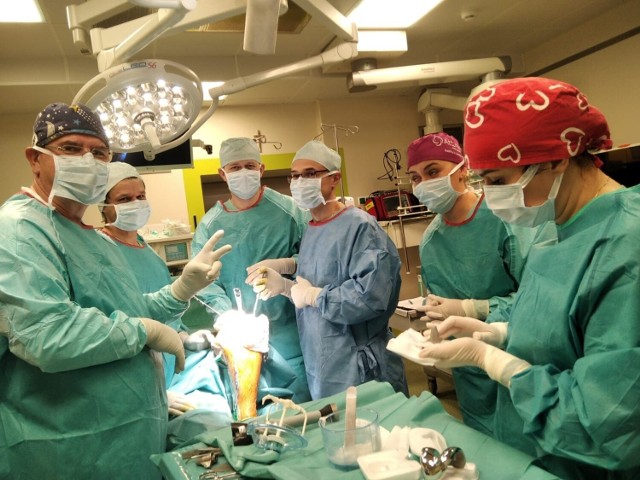 W szpitalu powiatowym w Brzesku prowadzone są coraz bardziej zaawansowane zabiegi ortopedyczne