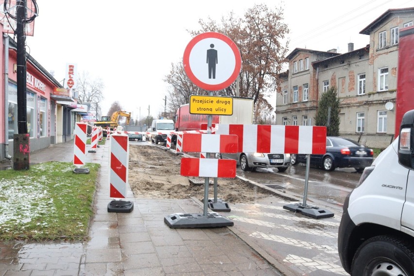 Ruszył remont ulicy Krasickiego w Radomsku. Na początek wymiana kolektora kanalizacji deszczowej