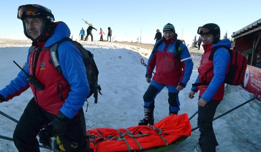 Szczyrk: Wypadek snowboardzistki na Skrzycznem. Ze stoku zabrał ją śmigłowiec [ZDJĘCIA]