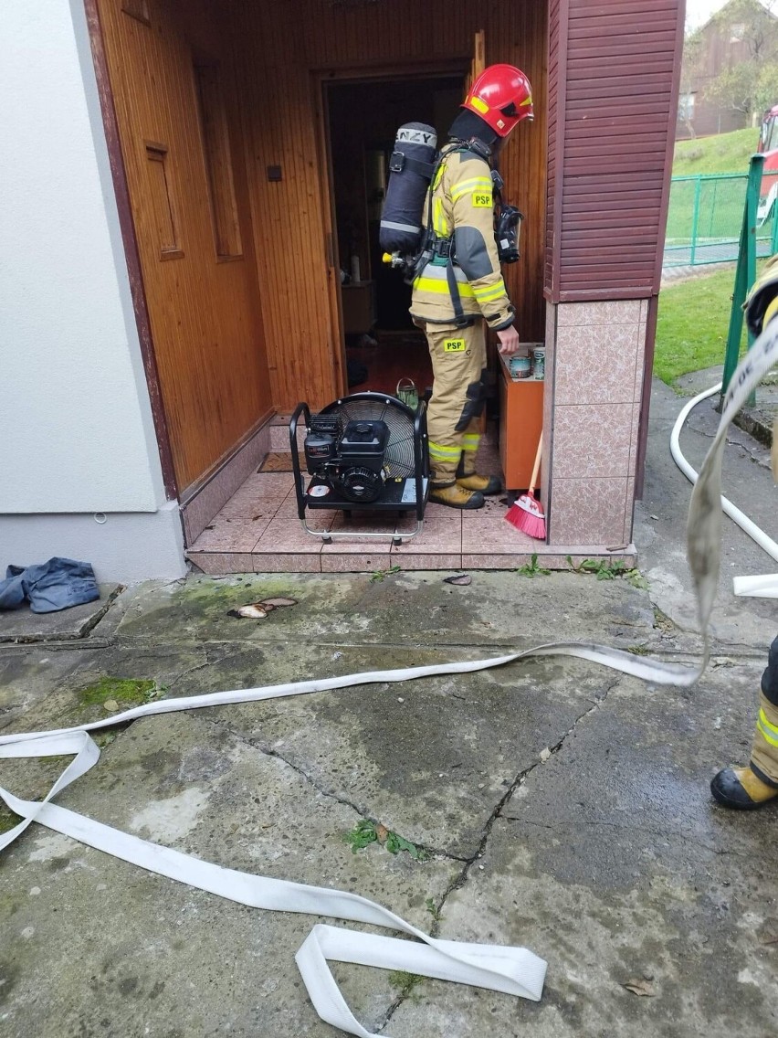 Siedem zastępów straży spieszyło ratować dom w Kamionce Wielkiej
