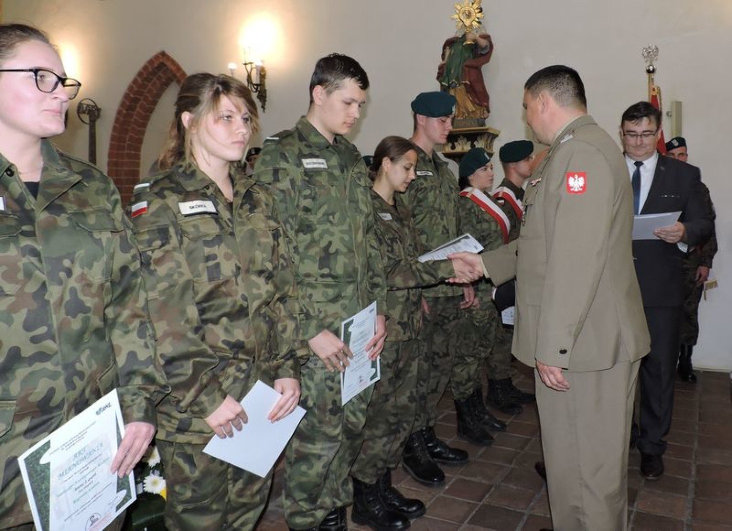 Uczniowie klasy mundurowej złożyli ślubowanie | Oleśnica Nasze Miasto