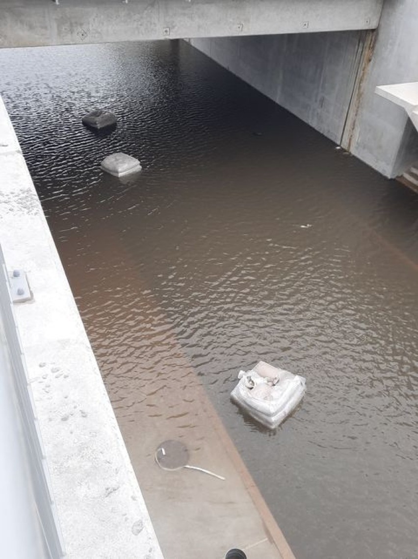 Rawicz. Tunel do Masłowa zalany wodą po ostatnich opadach deszczu. Można temu zapobiec?