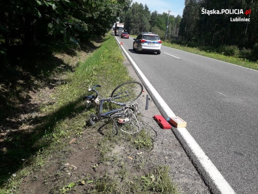 Policja opublikowała zdjęcia z wypadku na DK 46 w Herbach, w którym ucierpiał 38-letni rowerzysta [ZDJĘCIA]