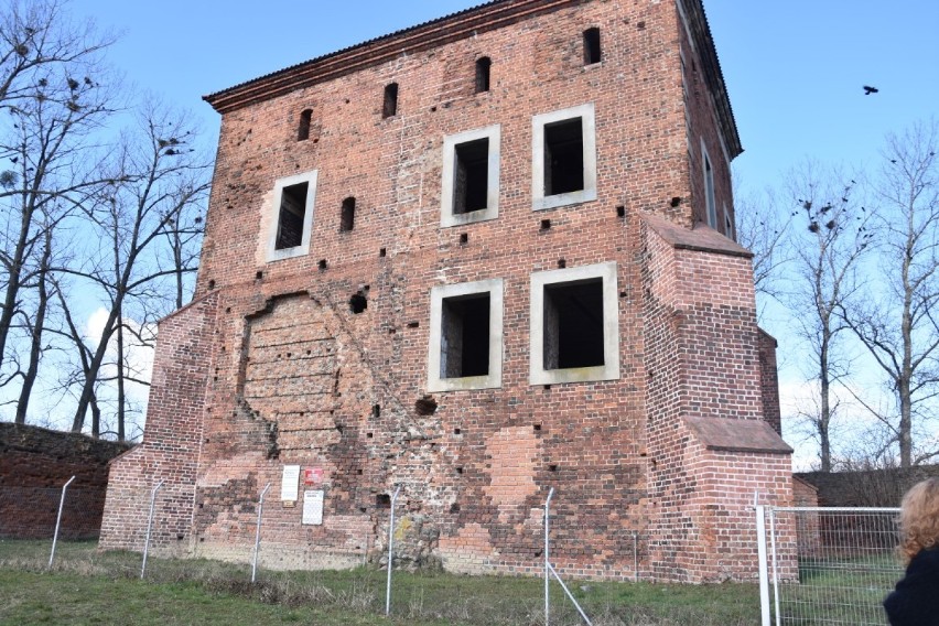 Gołańcz otrzyma z urzędu marszałkowskiego ponad 10 milionów złotych na rewitalizację terenu przy zamku i prace remontowe w kościele 
