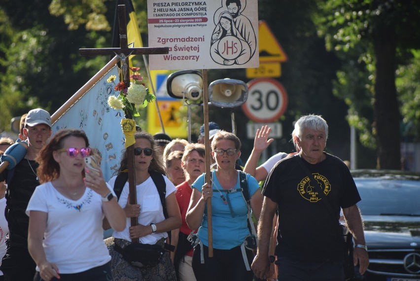 Najdłuższa polska pielgrzymka piesza na Jasną Górę dotarła do Sieradza - ZDJĘCIA