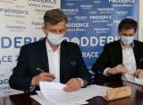 Drogowa ofensywa w gminie Poddębice. Umowa na kolejny trakt podpisana. Nowy asfalt przybędzie w Feliksowie (zdjęcia)