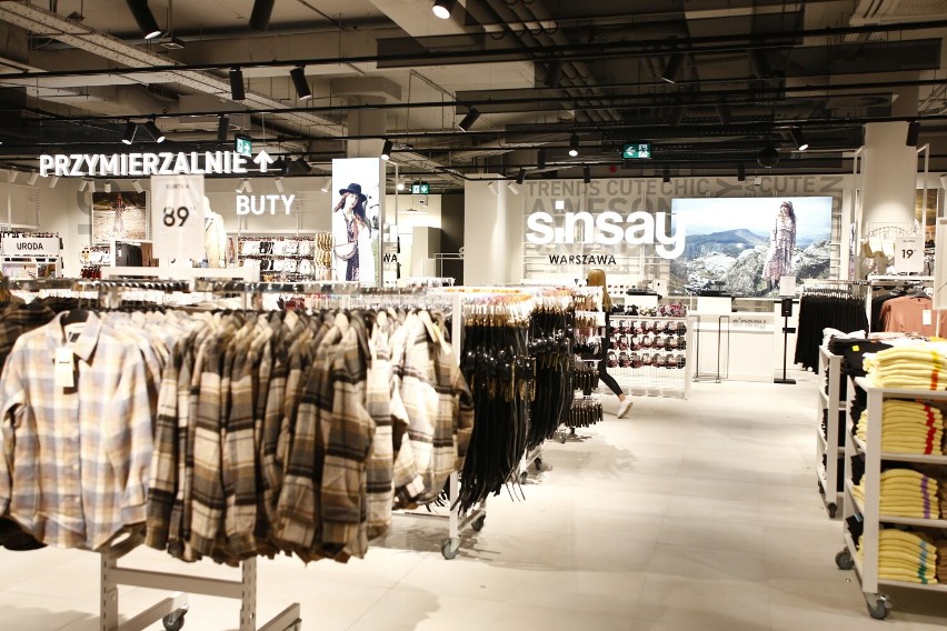 Sinsay otworzył nowoczesny sklep w centrum Warszawy. "Bogaty asortyment modnych ubrań"