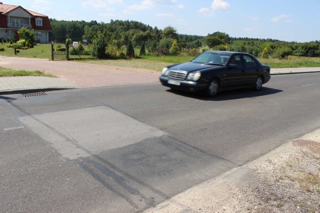 Odcinek drogi powiatowej z Pajęczna do Siedlca był gruntownie remontowany w 2010 roku