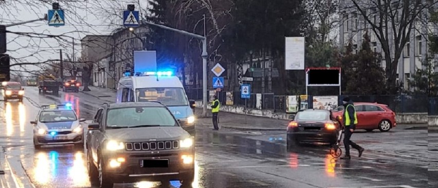 Śmiertelny wypadek w Przedborzu. Nie żyje potrącony pieszy