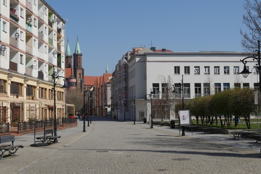 Legnica w czasie pandemii i podczas imprez. Zobacz niezwykłe porównania [ZDJĘCIA]