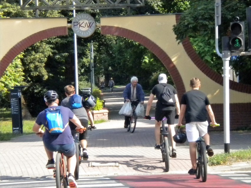 Na przejściu i przejeździe rowerowym przez ul. Zamkową...