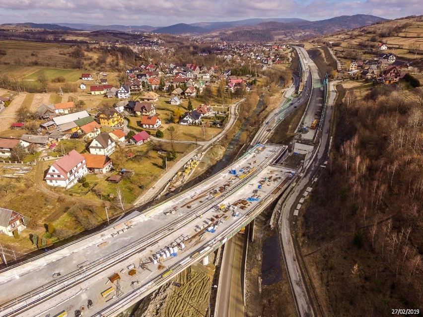 Budowa zakopianki. Drogowcy uspokajają! Nie ma obaw o inwestycję [NOWE IMPONUJĄCE ZDJĘCIA Z TRASY]