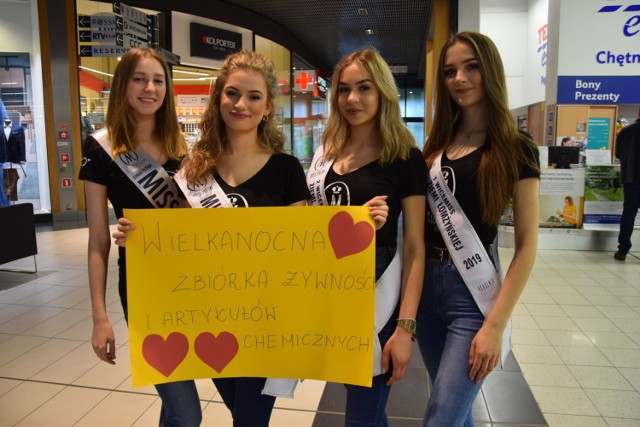 Laureatki Miss Ziemi Łomżyńskiej 2019 zachęcały do podarowania produktów potrzebującym.