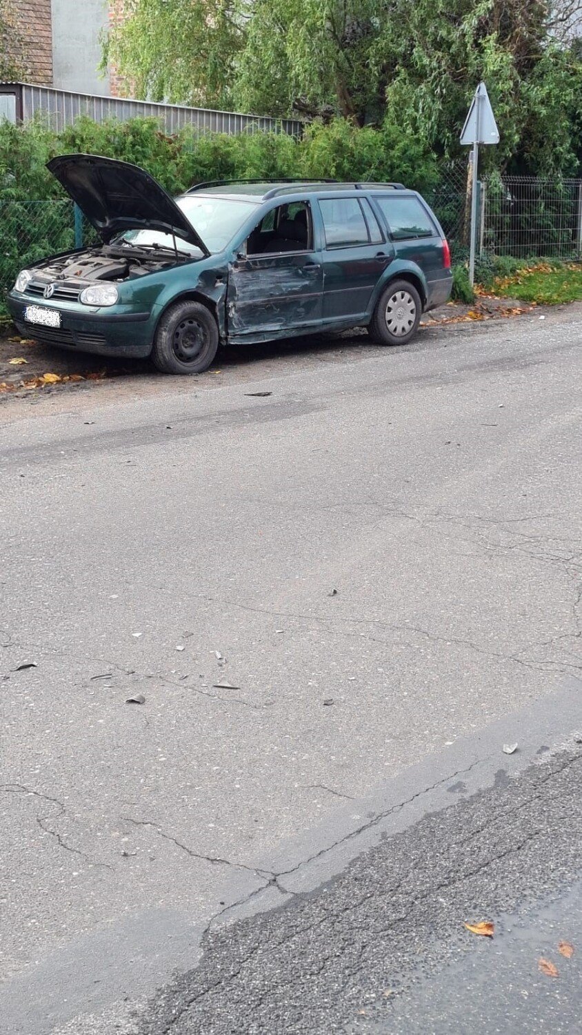 Wypadek w Niestronnie. Kierowca samochodu dostawczego trafił...