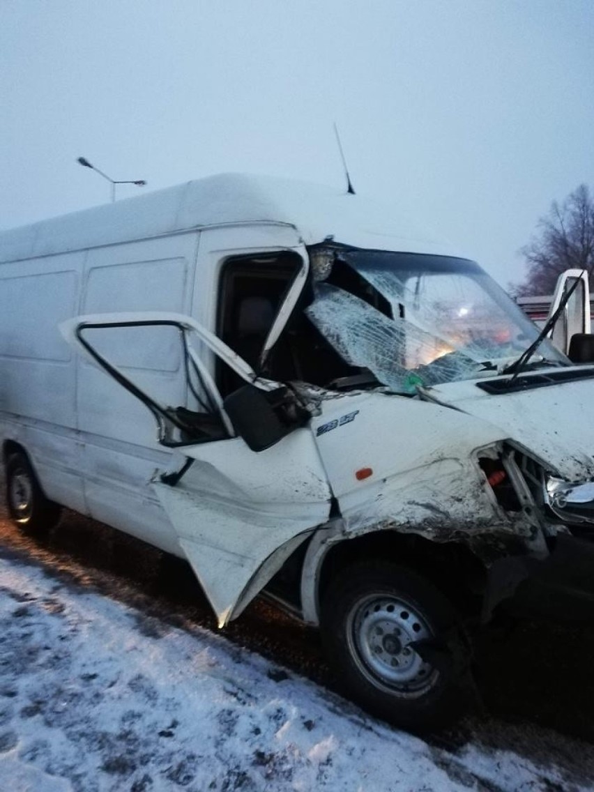 Na autostradzie A4 pod Górą św. Anny bus zderzył się z ciężarówką [zdjęcia]