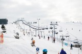 Narty 2023: mniej znane ośrodki narciarskie w Polsce. Gdzie pojechać na narty, by uniknąć tłumów? Ceny i najważniejsze informacje