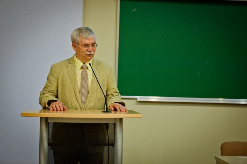 Profesor Leszek Mrozewicz - dyrektro Instytutu Kultury...