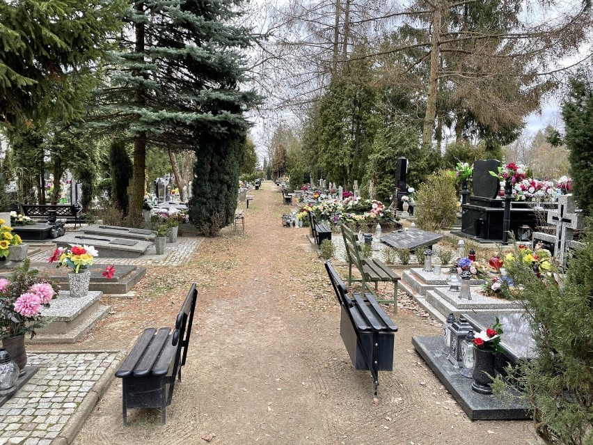 Obecnie na terenie Cmentarza Komunalnego przy ulicy Żwirowej...