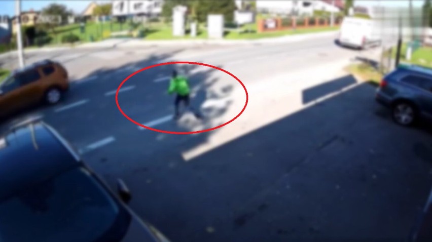 Tragedia uniknięta o centymetry w Żorach! Dziecko potrącone przez samochód przed sklepem