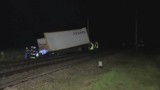 Śmiertelny wypadek w Remiszewicach: ciężarówka wjechała pod pociąg [foto, wideo]