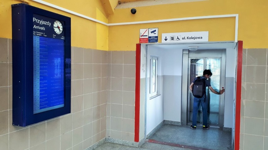Tczew. Kolejne windy na dworcu kolejowym już dostępne dla podróżnych