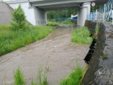Intensywne opady deszczu w Tarnowie i regionie. Wody przybywa w rowach, potokach i rzekach. Interweniowali już strażacy 