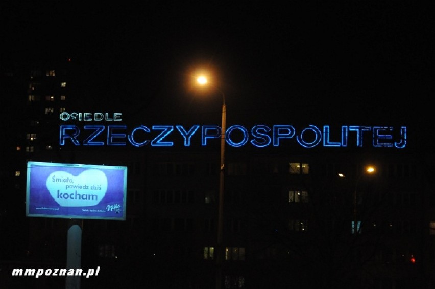 Na ulicach Poznania coraz mniej widać neonowych napisów....